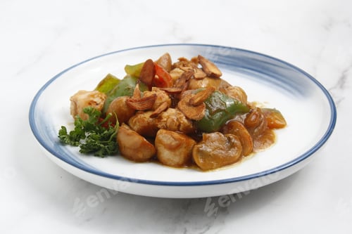 Preview: Freshly cooked chicken and mushroom in garlic gravy