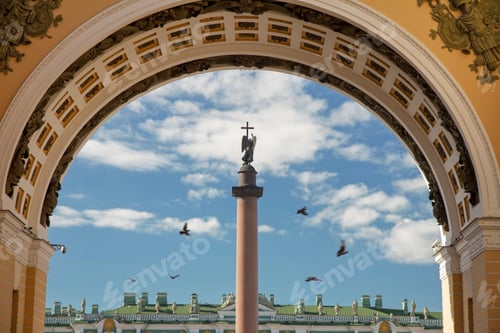 Preview: Alexander column with angel and doves against the blue sky in St. Petersburg