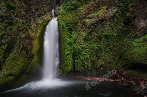 Preview: Beautiful Horsetail falls in Oregon, USA