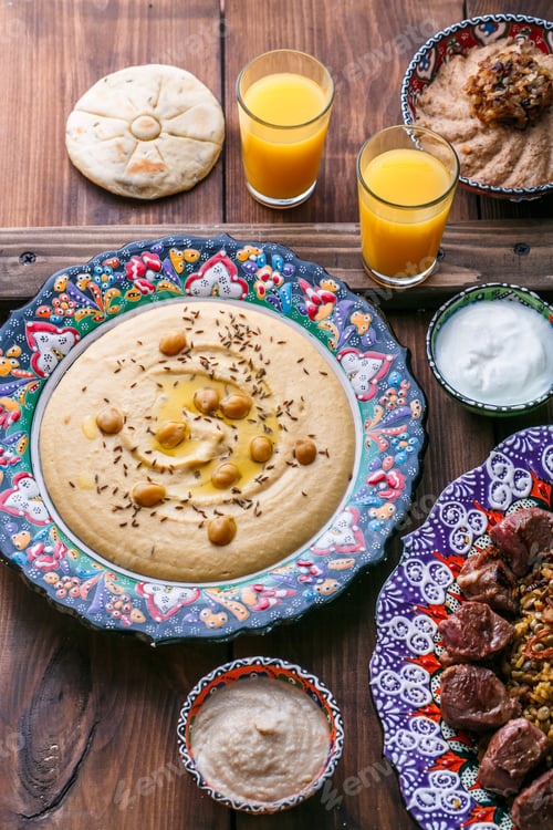 Preview: Homemade hummus with pita in traditional plate