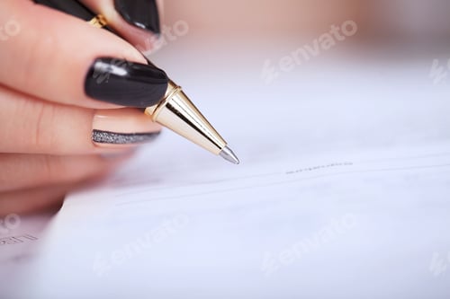 Preview: Hands of business woman signing the contract document
