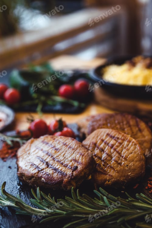 Preview: steaks rosemary and vegetables