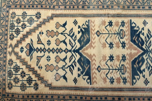 Preview: Textures and patterns in color from woven carpets