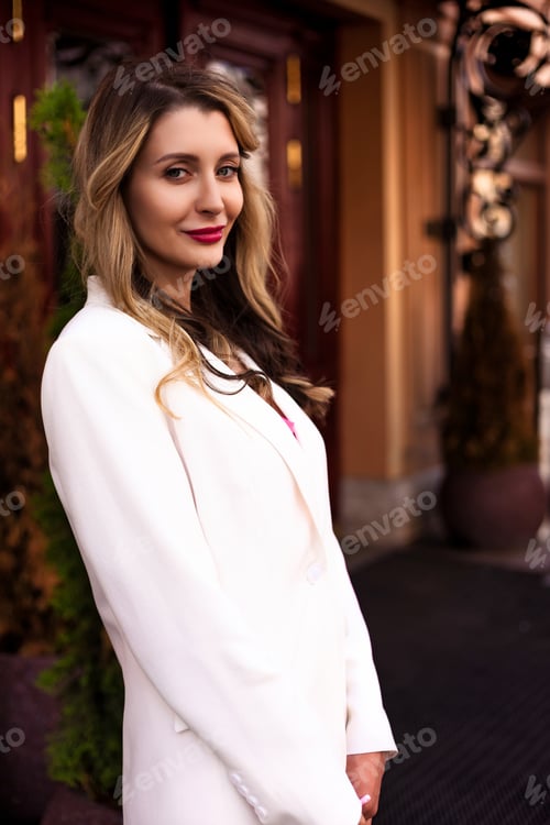 Preview: Sophisticated Woman on a Bustling City Street, Embracing Modern Urban Elegance