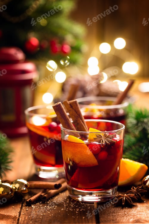 Preview: Christmas mulled red wine with spices and oranges