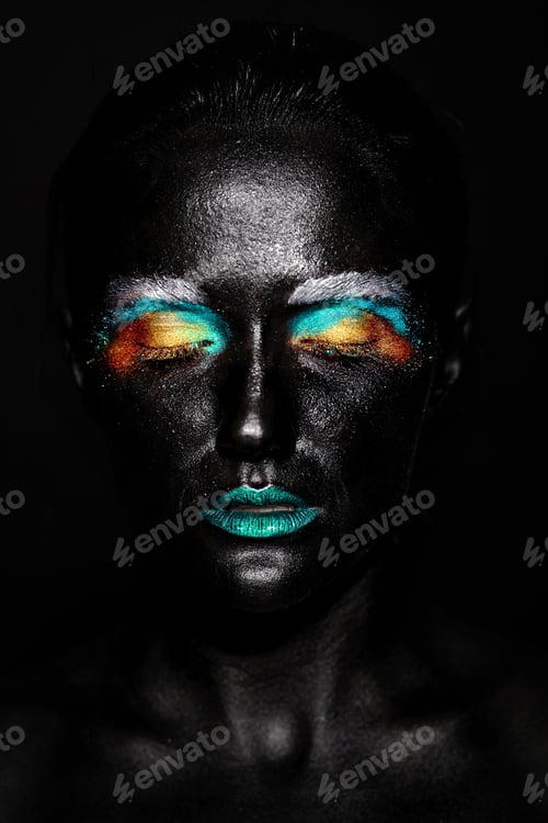 Preview: Woman with creative makeup