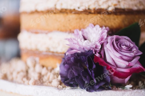 Floral Decorated Cake for Wedding Celebration