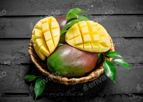 Preview: Aromatic fresh mango in a basket.