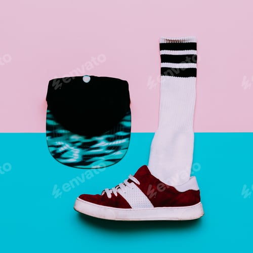 Preview: Flat lay fashion set: Fashion skateboard shoes, fashion stocking