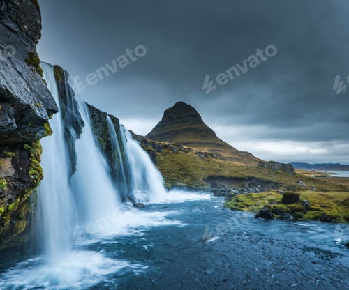 Preview: Kirkjufellsfoss waterfall, Mt. Kikjufell in background, Snaefellsnes, Iceland