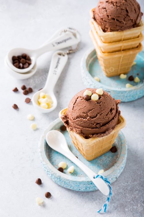 Preview: Waffle cups with chocolate ice cream