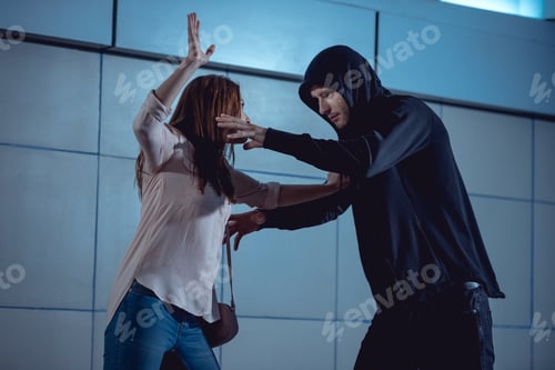 Preview: woman defending herself from attacking thief in underpass