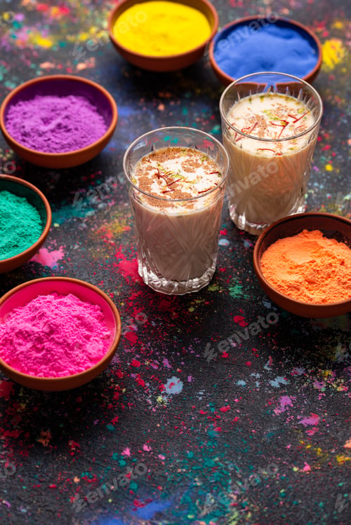 Preview: Traditional Indian drink thandai with saffron