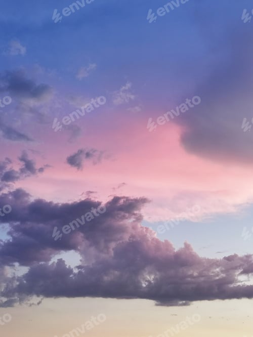 Preview: Scenic view of beautiful cotton candy skies in Madrid, Spain