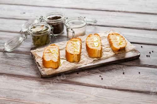 Preview: Slices of bread with oil