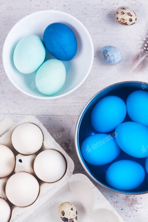 Preview: Painting eggs for easter