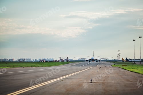 Preview: Airplane taxing on the runway