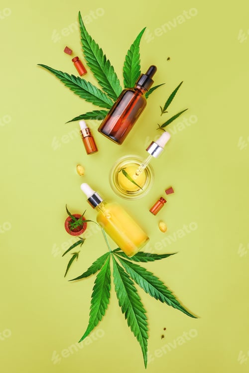 Preview: Glass bottles with CBD oil, THC tincture and hemp leaves on green background Cosmetics CBD hemp oil