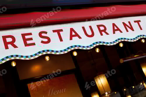 Preview: Parisian atmosphere on the terrace of a French restaurant