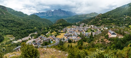 Preview: Panoramic view of the mountains and the town of Panticosa in the Pyrenees. Huesca. Spain