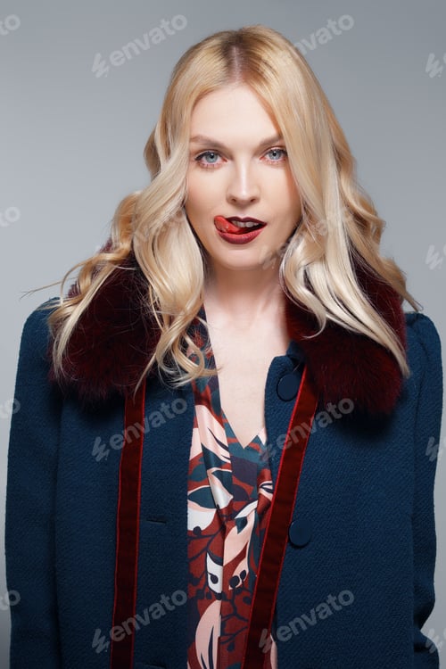 Preview: Pretty girl going crazy alone,