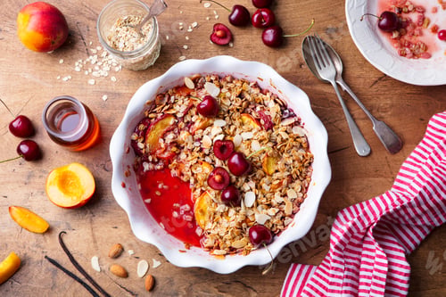 Preview: Peach and Berry Crumble in a Baking Dish. Top view.
