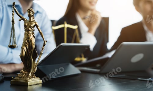 Preview: statue of justice with scales and auction hammer.