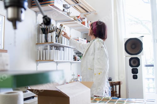Preview: Artist working in studio