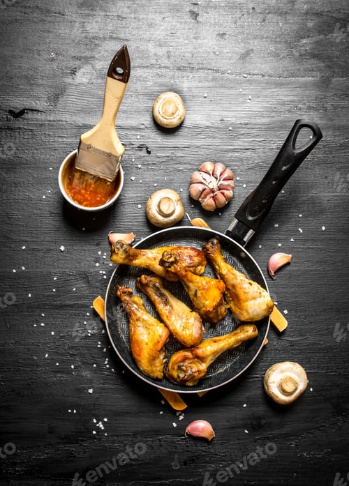 Preview: Fried chicken in pan with mushrooms , garlic and tomato sauce.