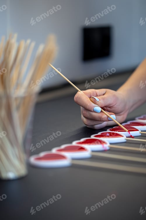 Preview: Close-up, the process of making lollipops from natural ingredients.
