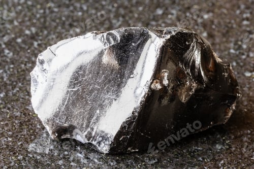 Vista previa: sample of raw obsidian mineral on black