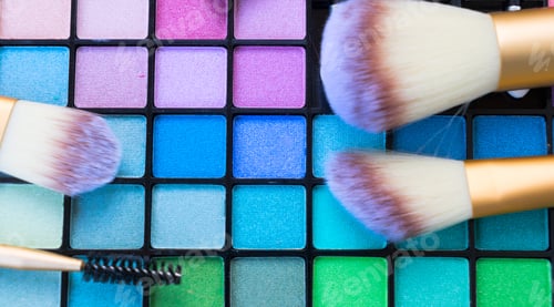 Preview: Brushes and eye-shadows palette