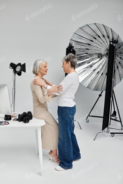 Preview: Studio love: capturing moments
