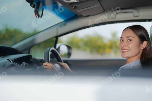 Preview: Confident young woman driving car