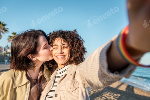 Preview: selfie of two girls kissing