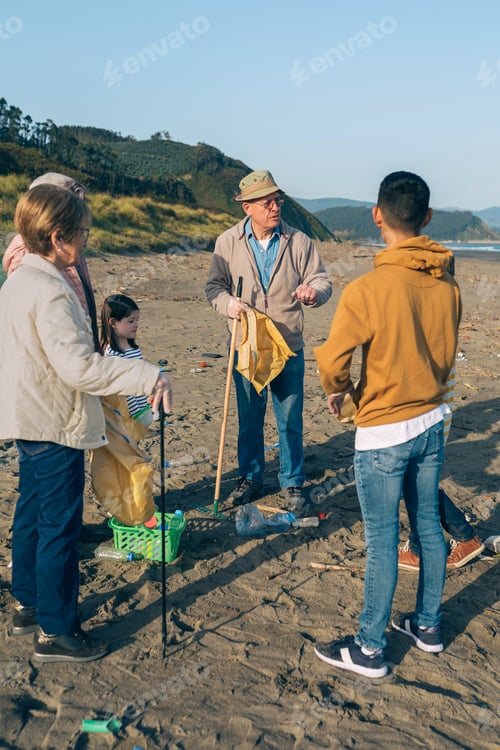 Preview: Volunteers preparing to clean the beach