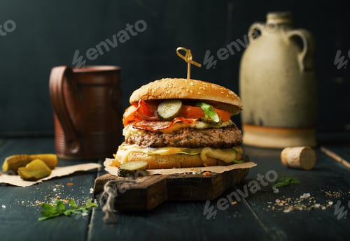 Preview: Delicious burger with meat and ingredients