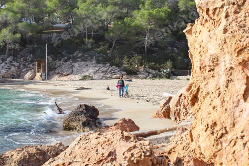 Preview: Family on a rustic beach
