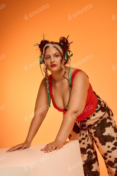 Preview: Young woman with Waardenburg syndrome showcases vibrant fashion and unique style