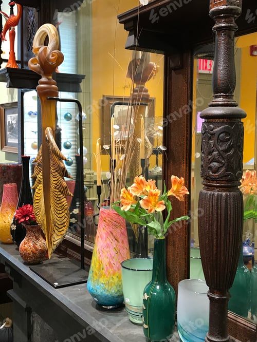 Preview: Vintage art glass displayed on a mantel