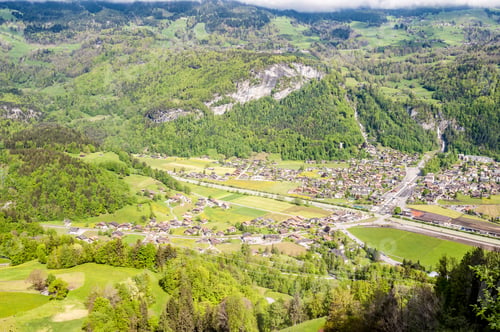 Preview: Swiss village in valley near Reichenbach
