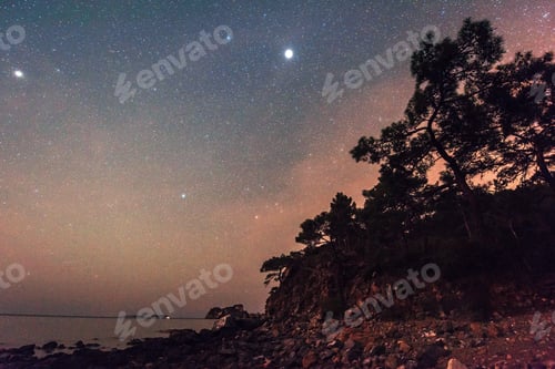 Preview: fantastic winter meteor shower and the snow-capped mountains