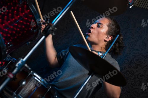Preview: Pure energy: a drummer in a passionate solo