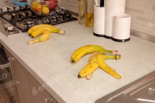 Preview: Banana peel on the table