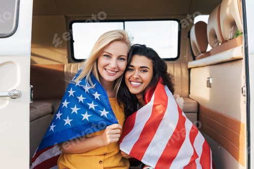 Preview: Beautiful women with USA flag looking at camera