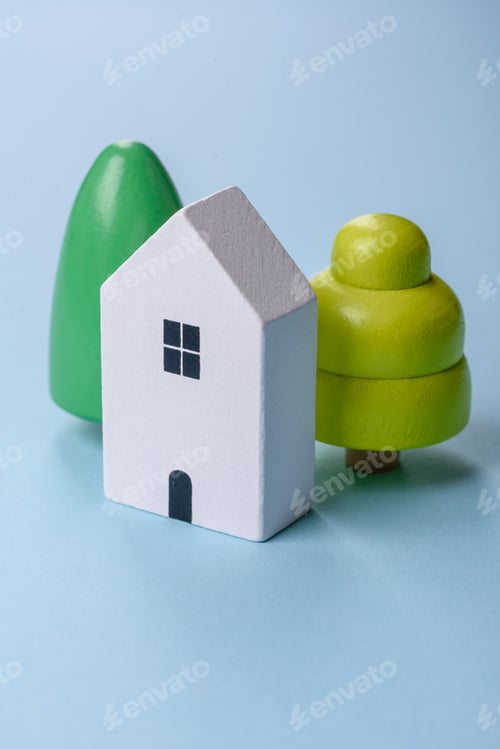 Preview: A small wooden house and keys as an idea for investing in your own home