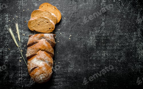 Preview: Sliced rye bread with spikelets.