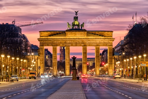 Preview: The famous Brandenburg Gate before sunrise
