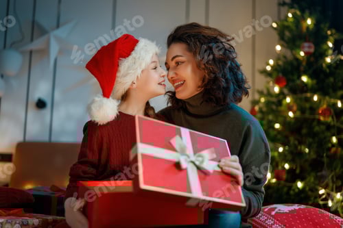 Preview: family celebrating Christmas