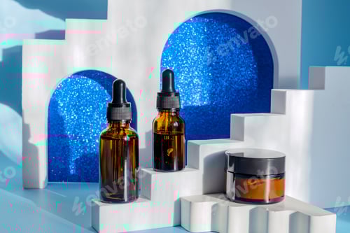 Preview: Trendy shoot of cosmetic packaging. Amber glass dropper bottles and cream jar om white podiums